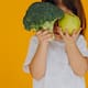 Estos son 5 trucos respaldados por estudios para que los niños coman más verduras y se acostumbren a comer de manera saludable