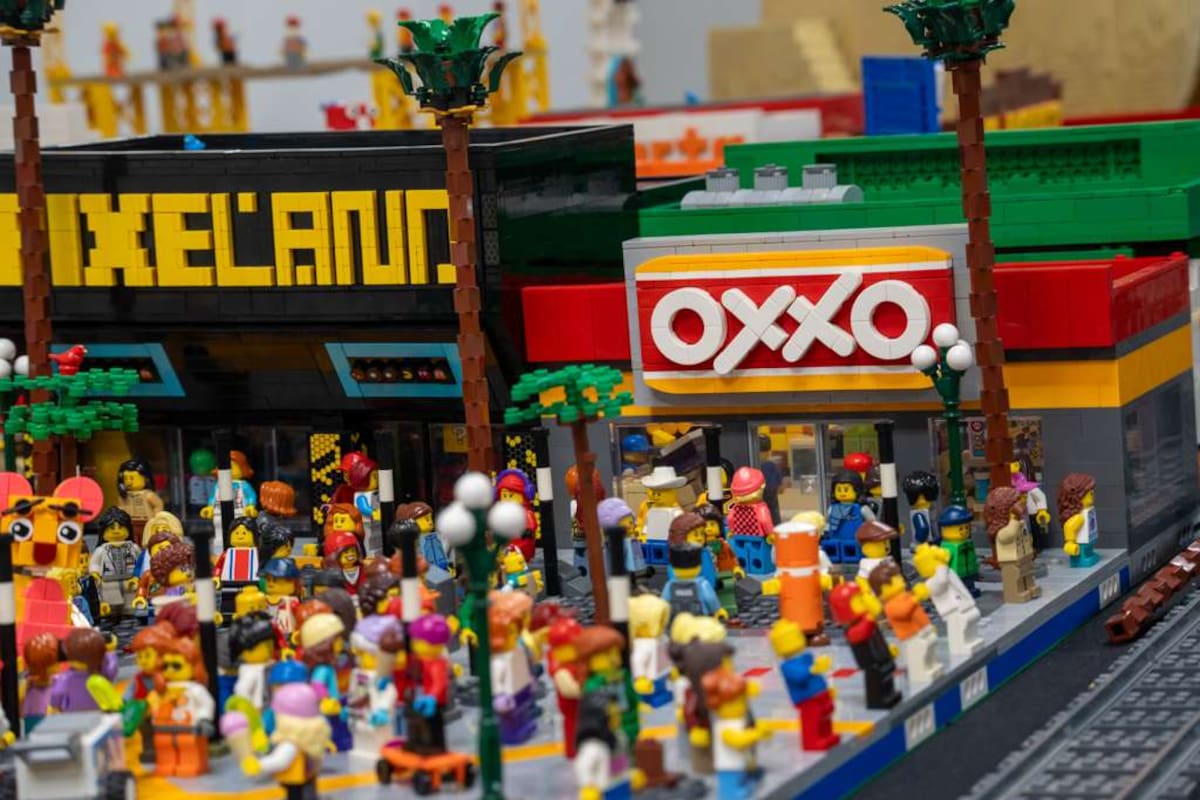 Una exhibición inspirada en los lugares más emblemáticos de Tijuana sorprendió a visitantes con réplicas hechas de LEGO para conmemorar el aniversario de la ciudad.
Fotos: Border Zoom.