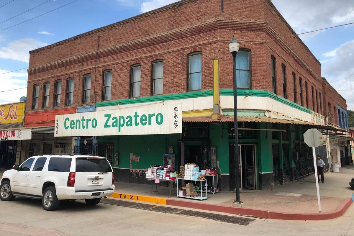 Donan comerciantes zapatos en Cananea