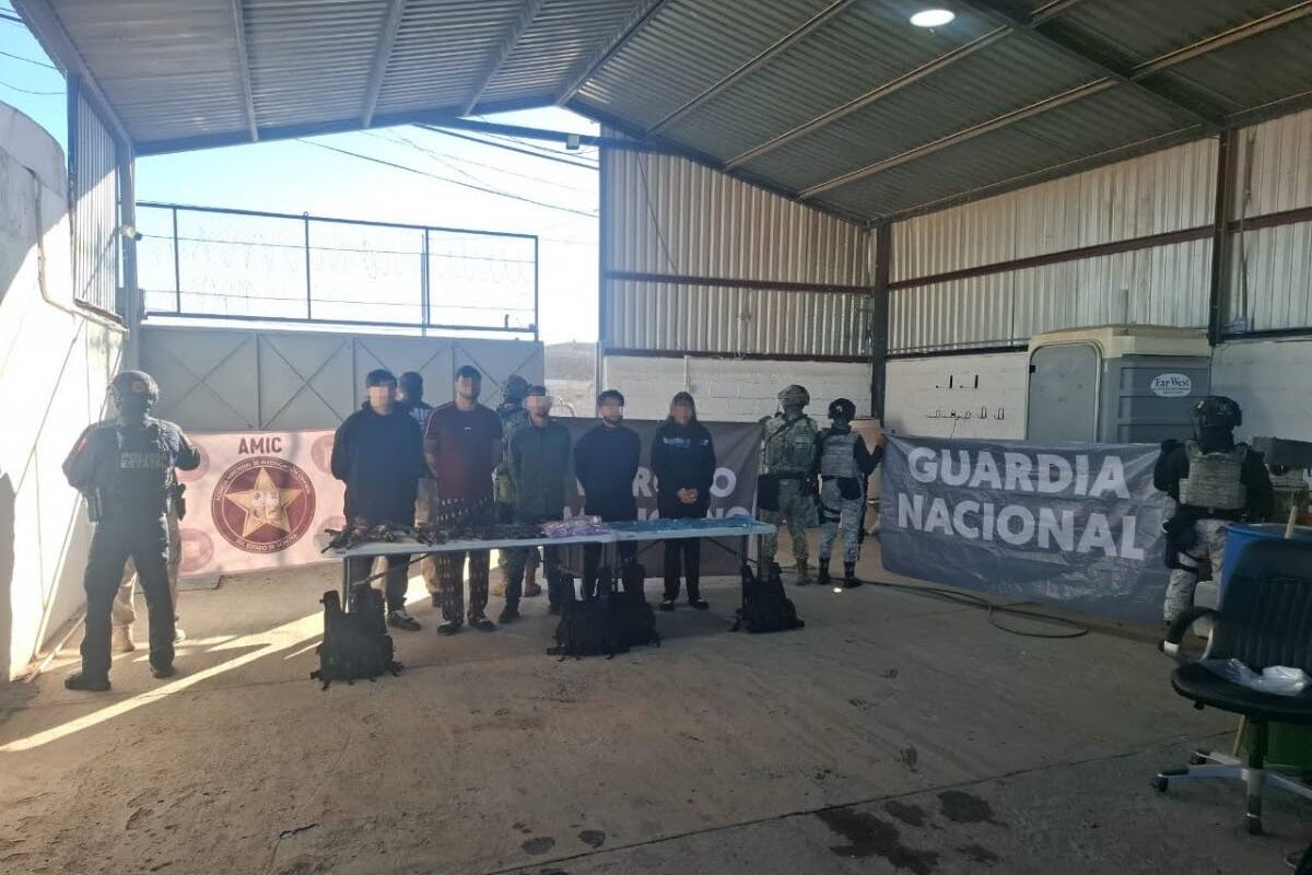 Mesa Estatal de Seguridad asegura armamento, narcóticos y detiene a siete personas en Pitiquito