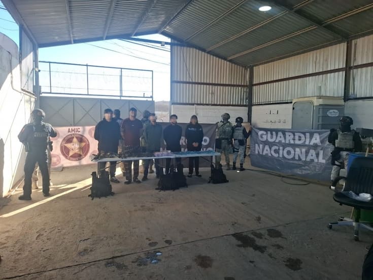 Mesa Estatal de Seguridad asegura armamento, narcóticos y detiene a siete personas en Pitiquito