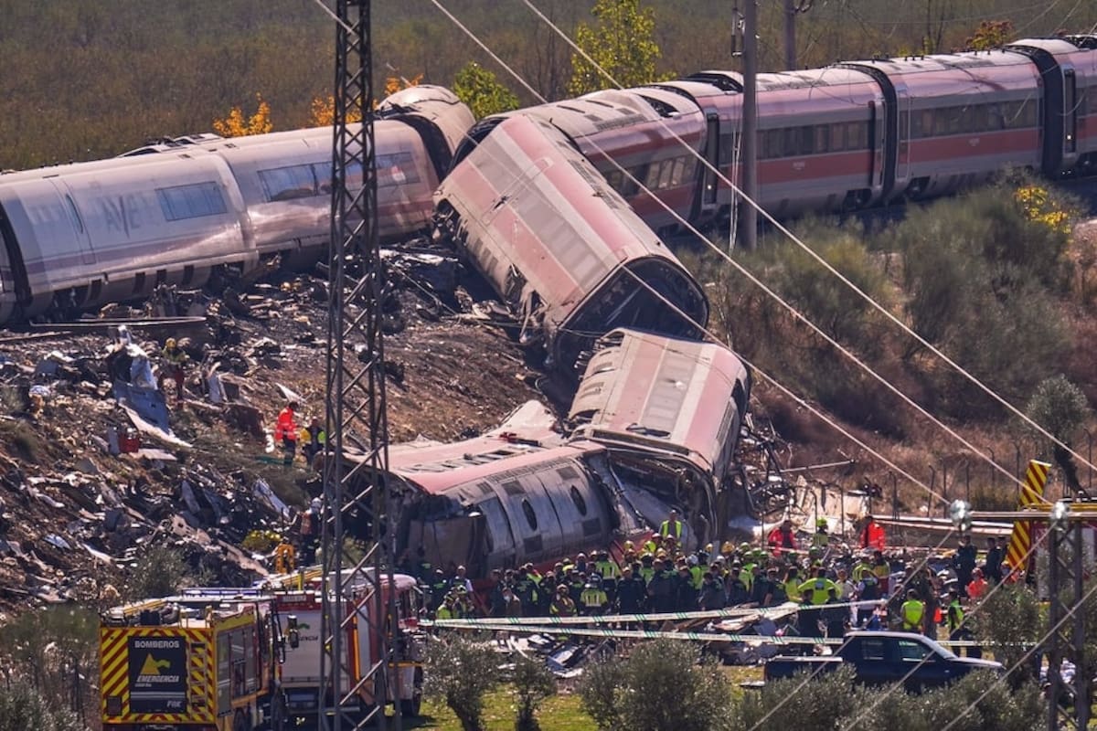 SRE reporta siete mexicanos heridos en choque de trenes en España; buscan a un connacional desaparecido