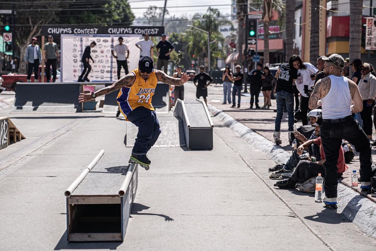 La tercera edición del Chupascontest reunió a decenas de atletas locales, nacionales y extranjeros en la Zona Centro de Tijuana, en un evento dedicado a Pedro Elizola, impulsor del patinaje urbano en la ciudad. Foto: Border Zoom
