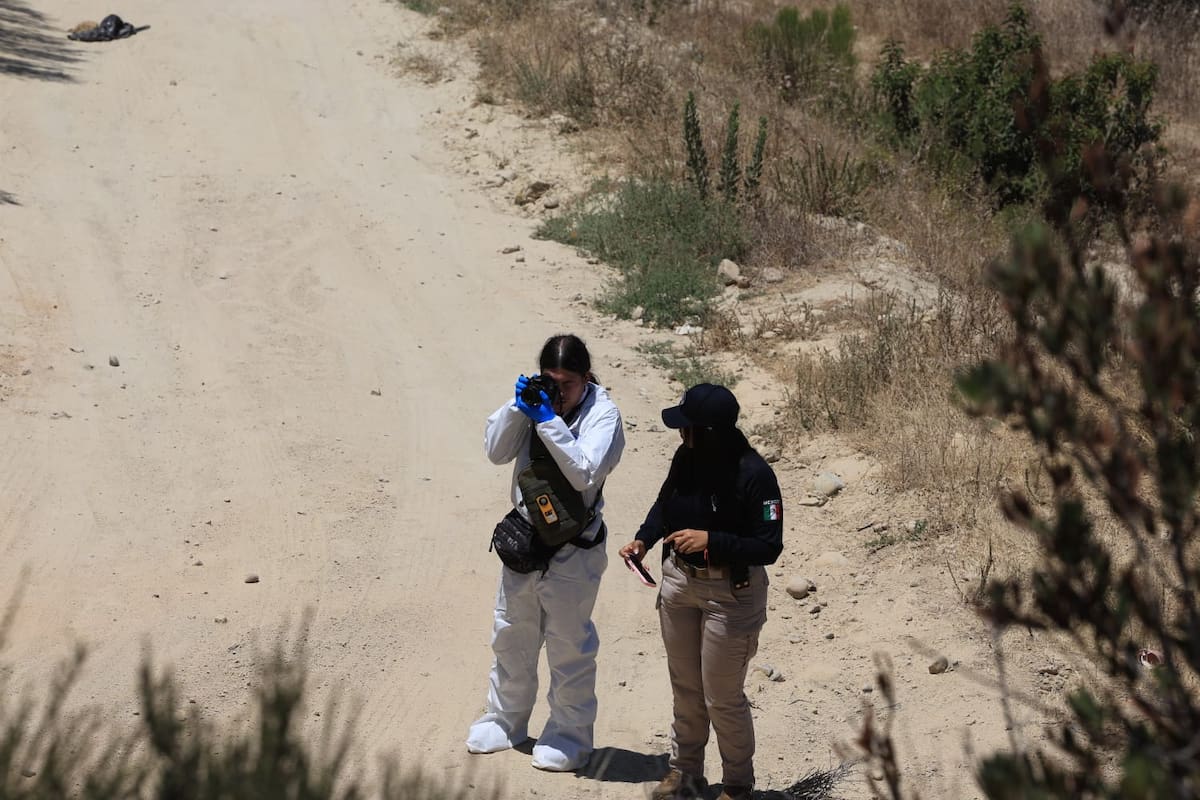 Un hombre murió y otro resultó gravemente herido tras ser atacados durante una supuesta cita para mostrar terrenos en la zona este de Tijuana. Foto: Sergio Ortíz.