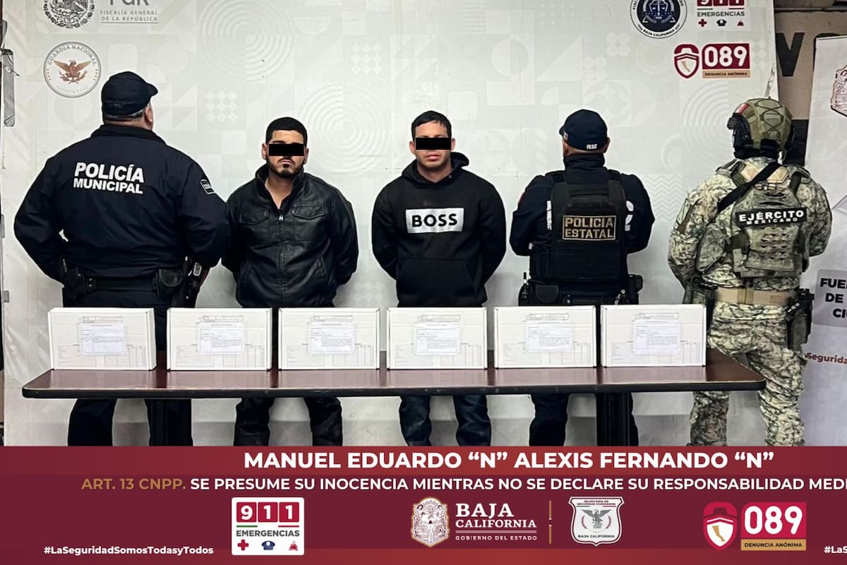 Caen dos con armas de fuego, cartuchos y cargadores