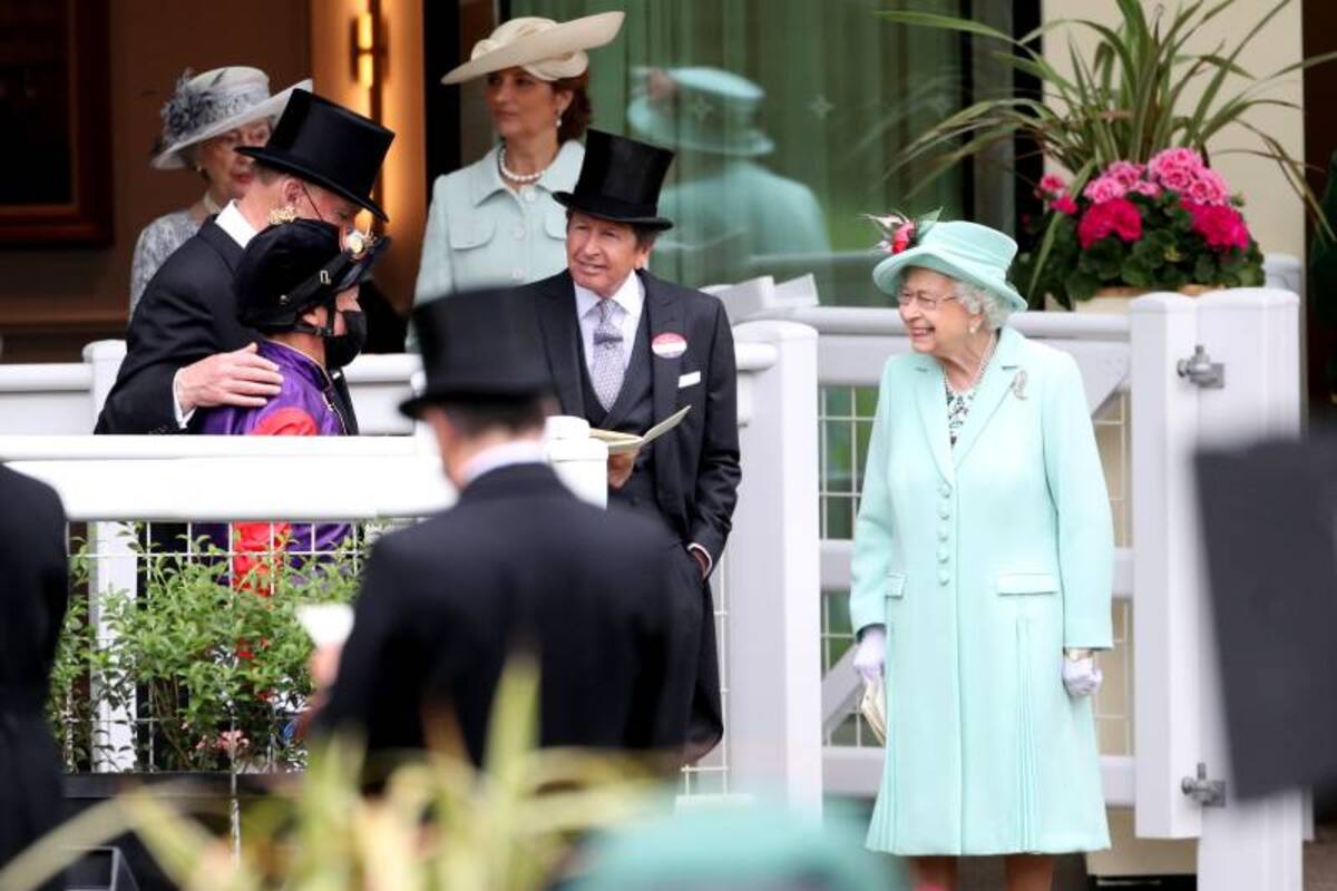 Isabel II recupera su alegría en la última jornada de Royal Ascot