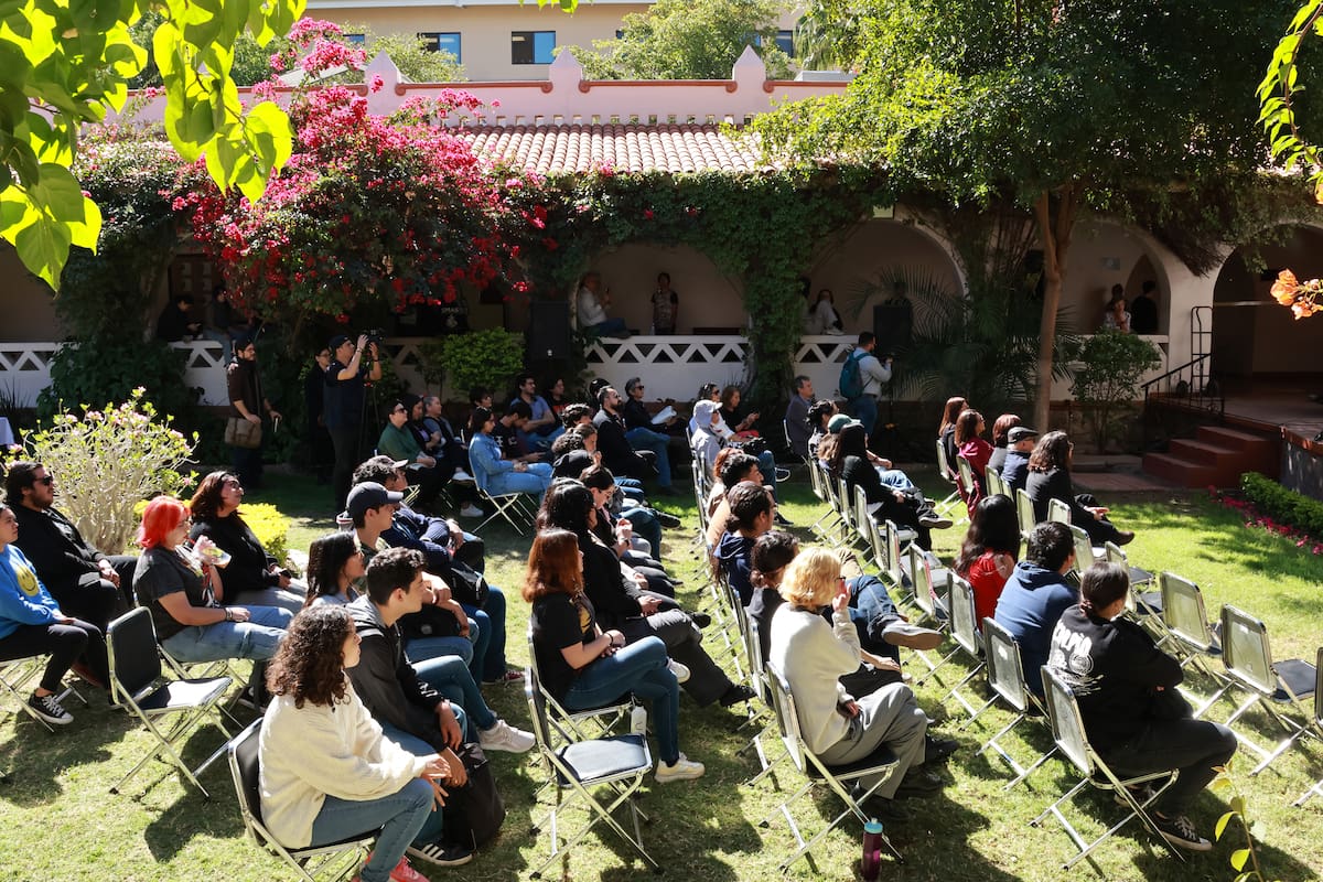 Búhos de la Unison celebran a tres licenciaturas por sus seis décadas