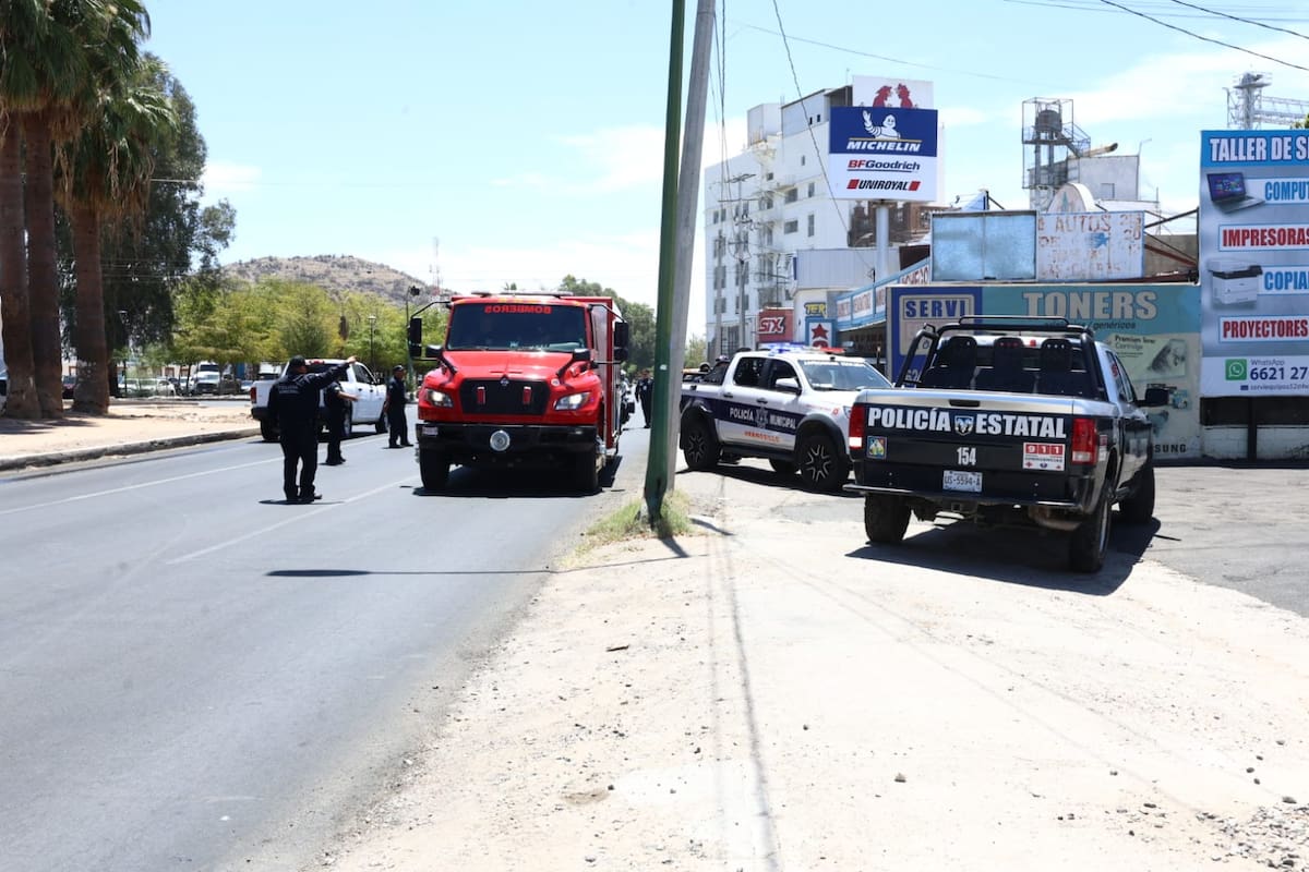 Incendio en comercio de vidrios moviliza a Bomberos en Hermosillo; evacúan a cuatro trabajadores