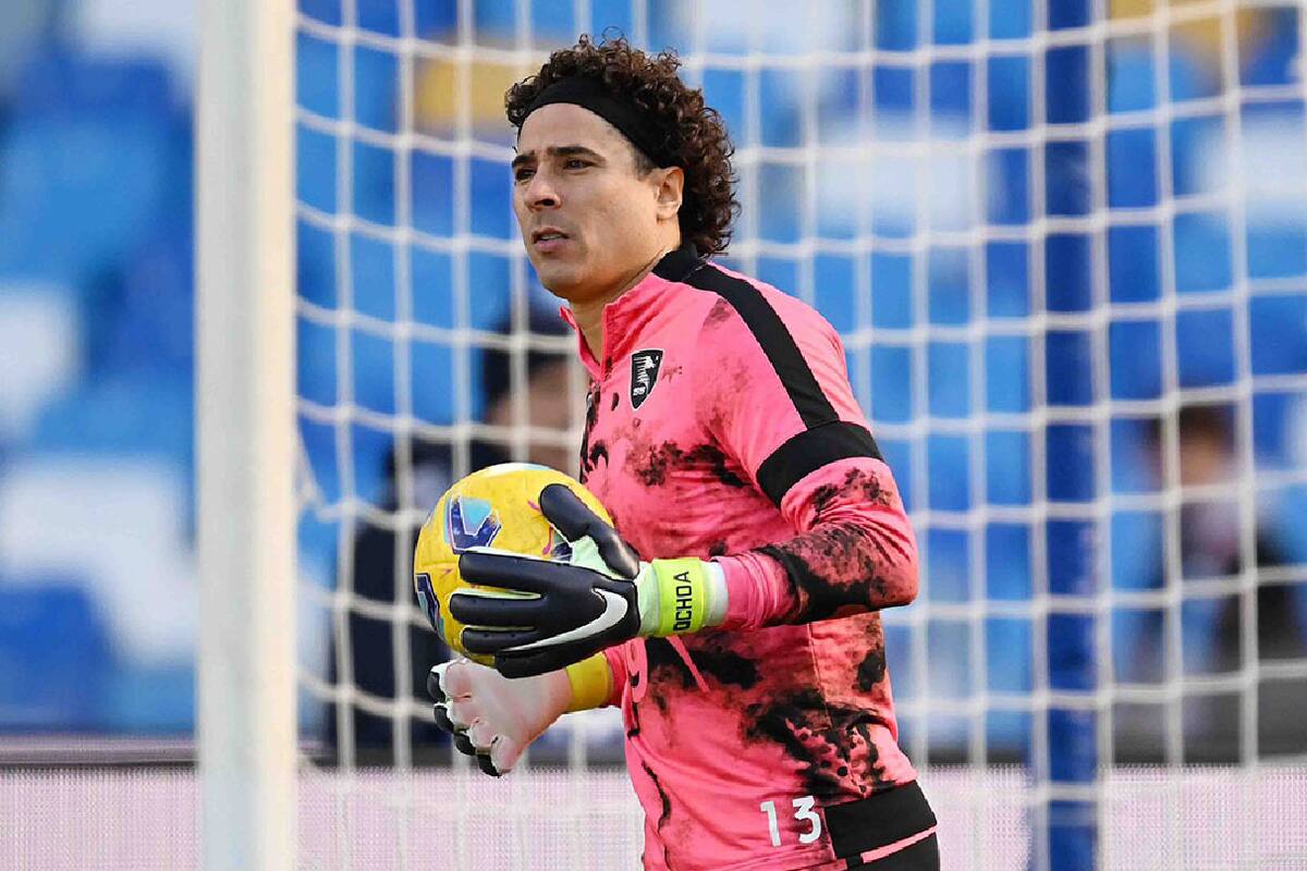 Guillermo Ochoa anuncia su salida de Salernitana tras el descenso en Italia