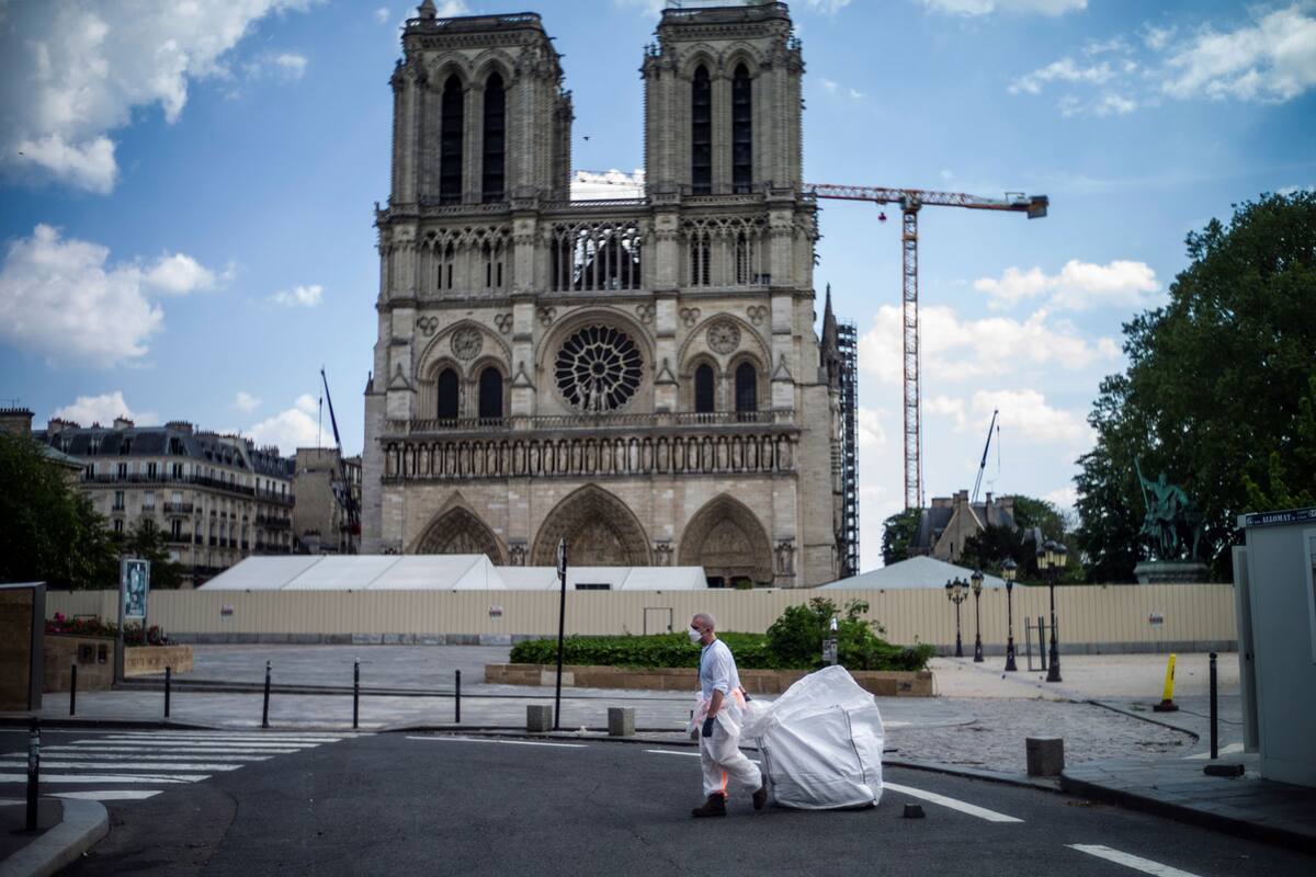 Notre Dame reanuda lentamente su reconstrucción