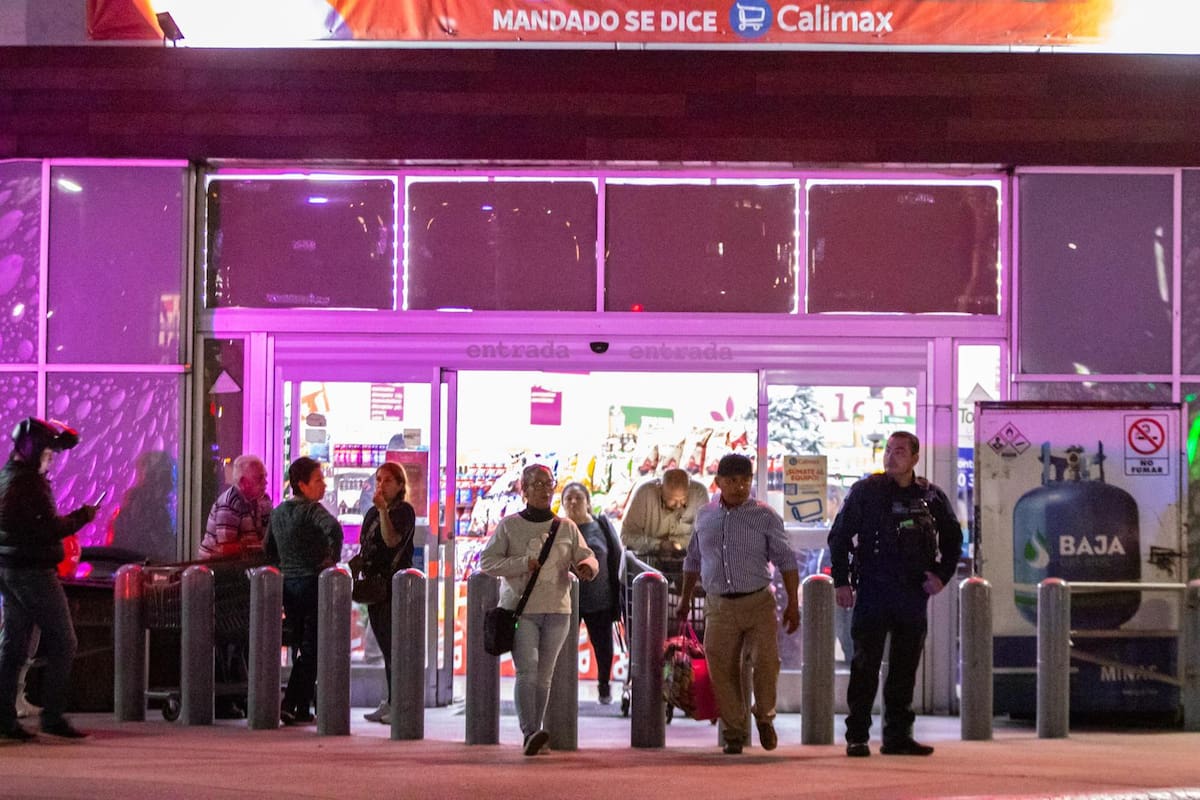 Un hombre armado irrumpió en la sucursal de Calimax en la zona de Gaz y Anexas, donde amenazó al personal y robó dinero de varias cajas registradoras. Foto: Border zoom