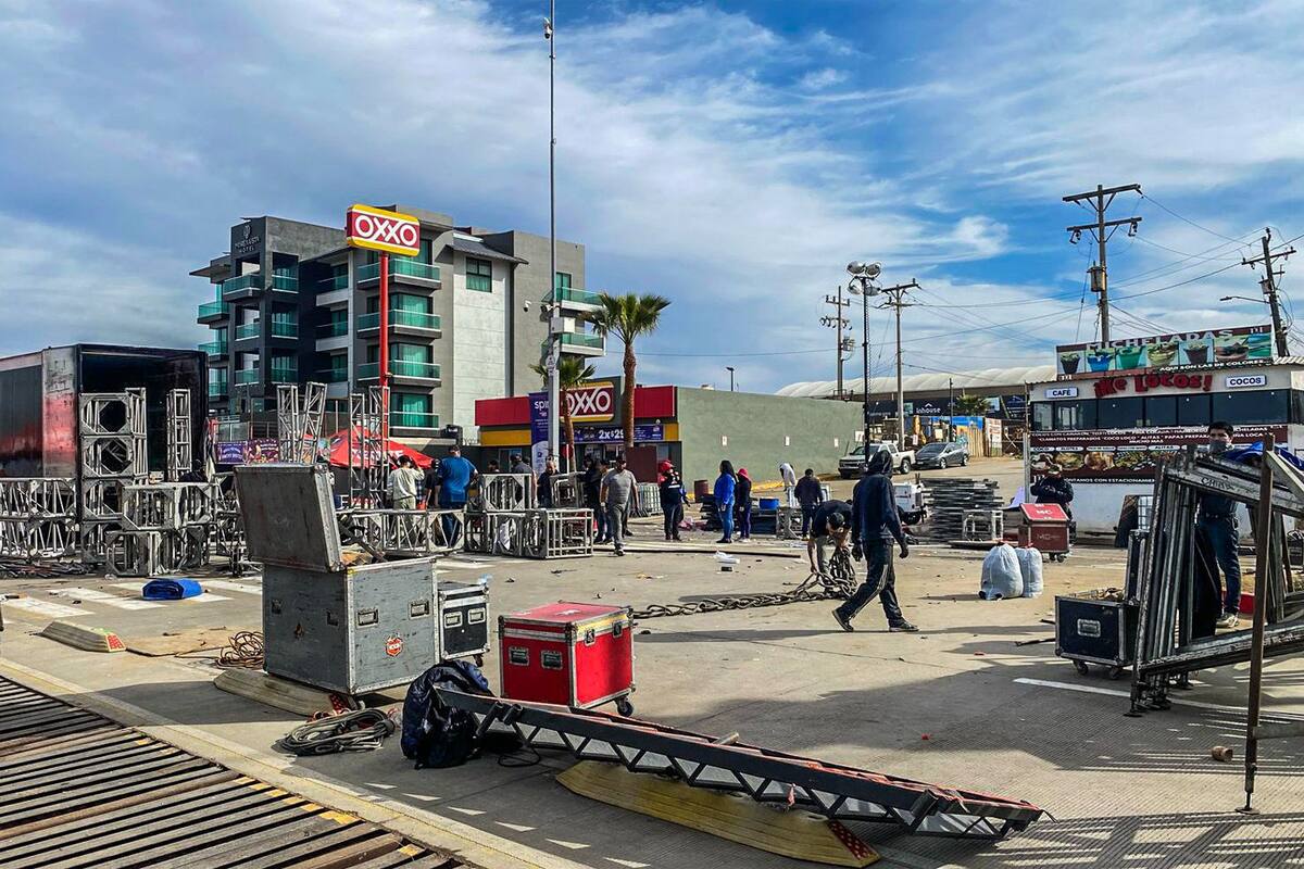 Inician trabajos de desmontaje en la zona del Carnaval de Ensenada
