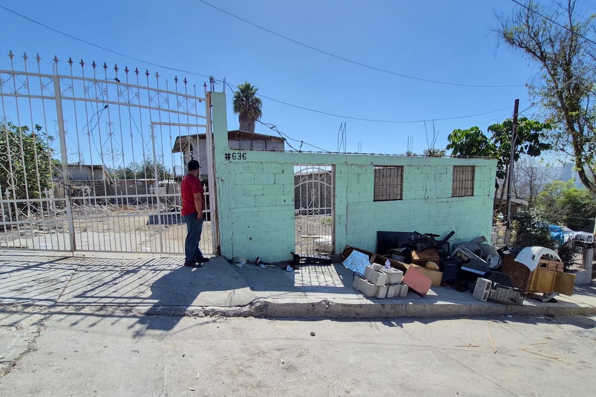Familia queda sin vivienda tras demolición en la colonia Libertad