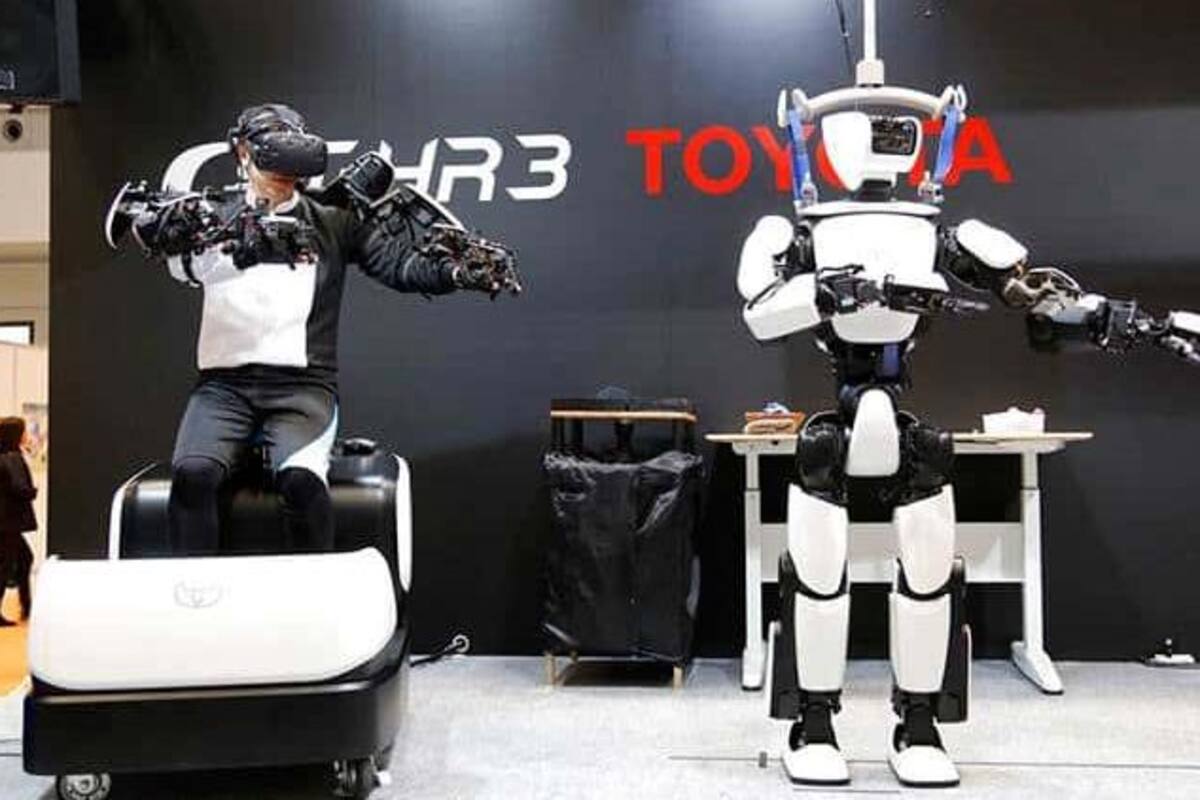 Presenta Toyota en Tokio un robot humanoide