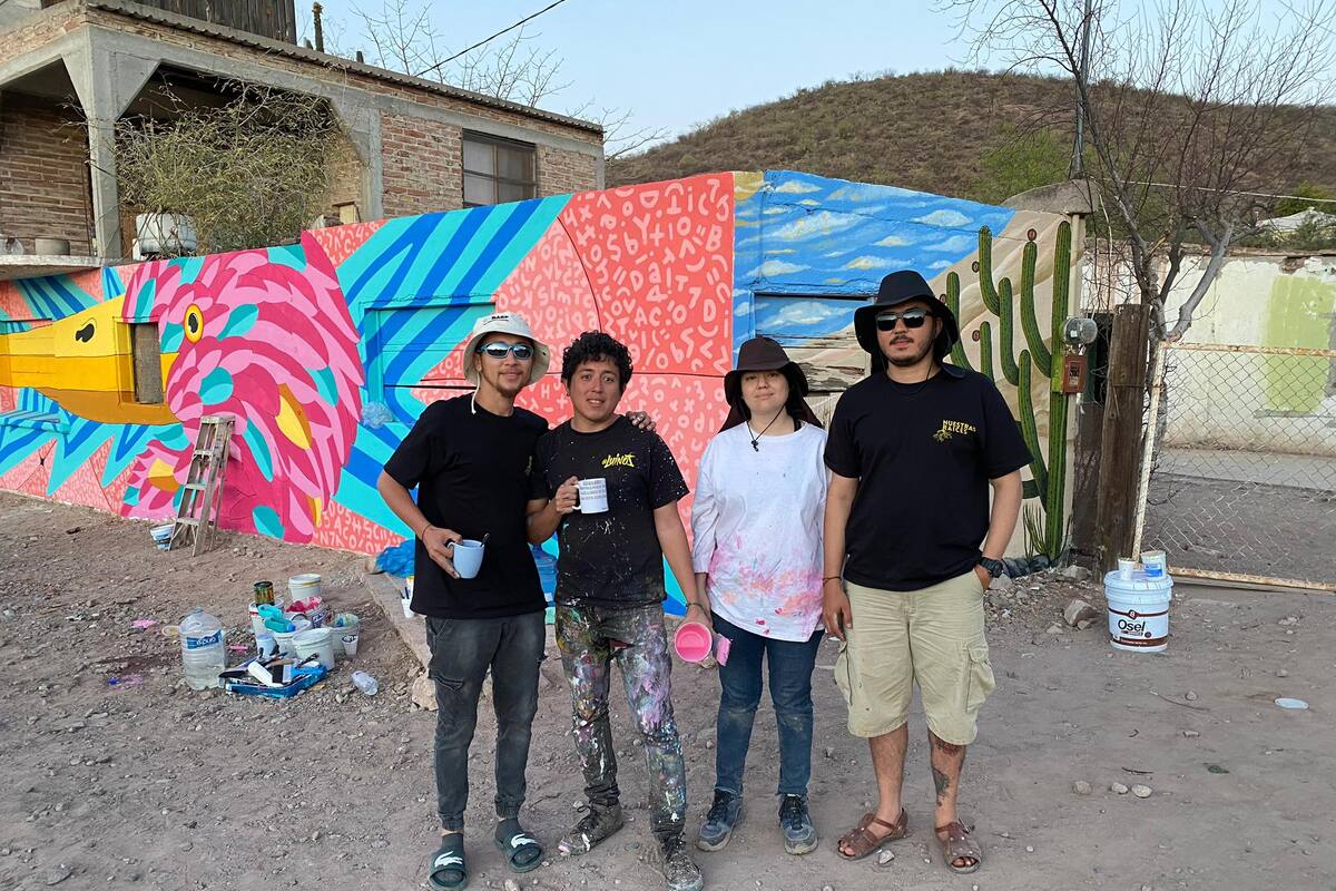 Embellecen con coloridos murales, paredes del pueblo de Hornos
