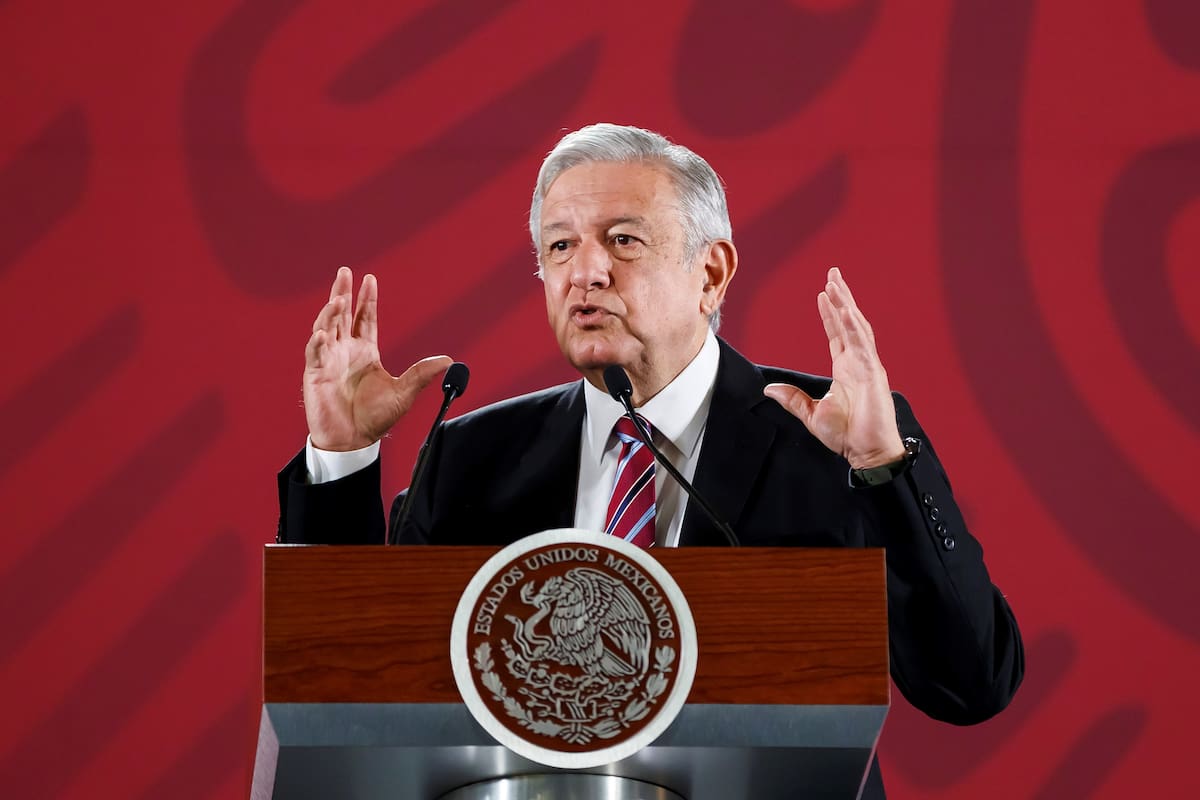 El que es un ambicioso vulgar se debe ir al carajo: AMLO