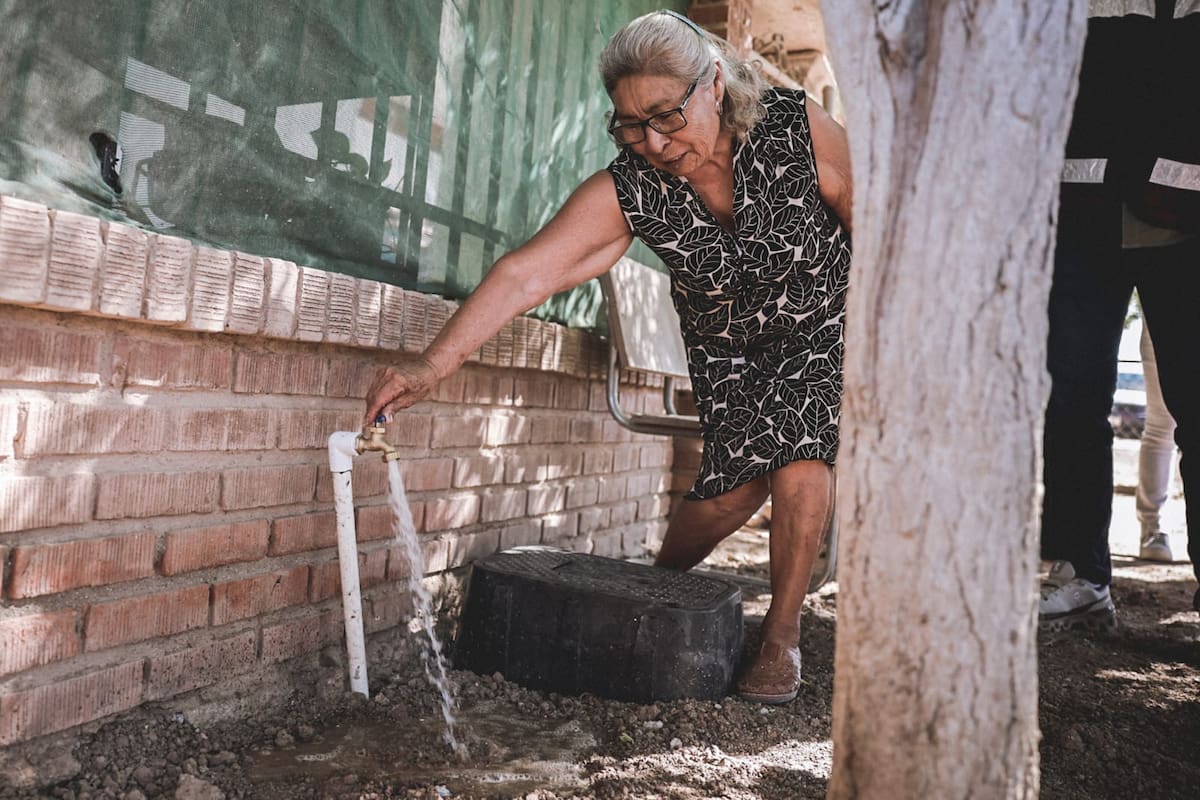 Luego de más de 20 años, llevan el agua potable a la colonia Hacienda San Carlos