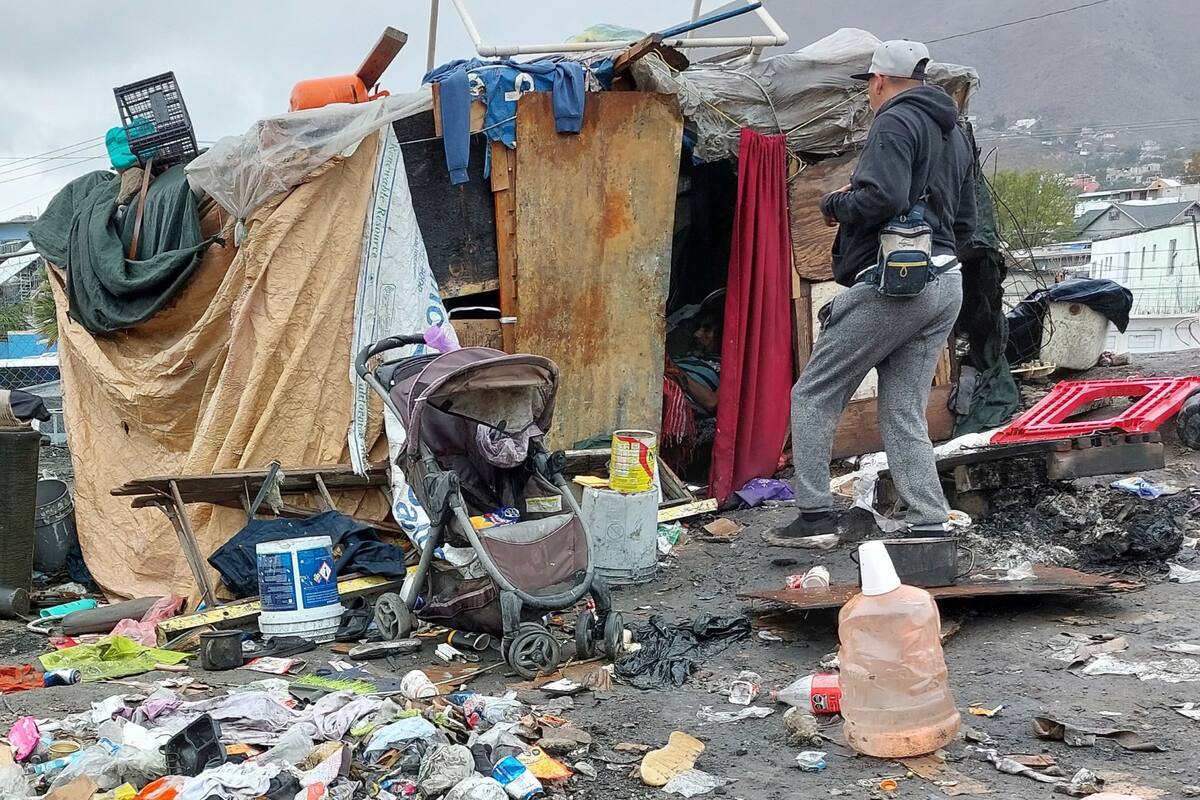 Improvisan ‘albergue’ en El Florido