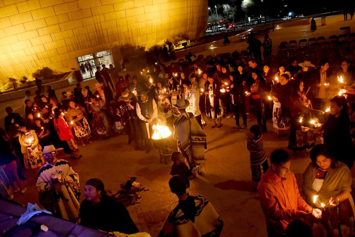 Vistosa celebración del encendido del fuego nuevo purhépecha en el Cecut