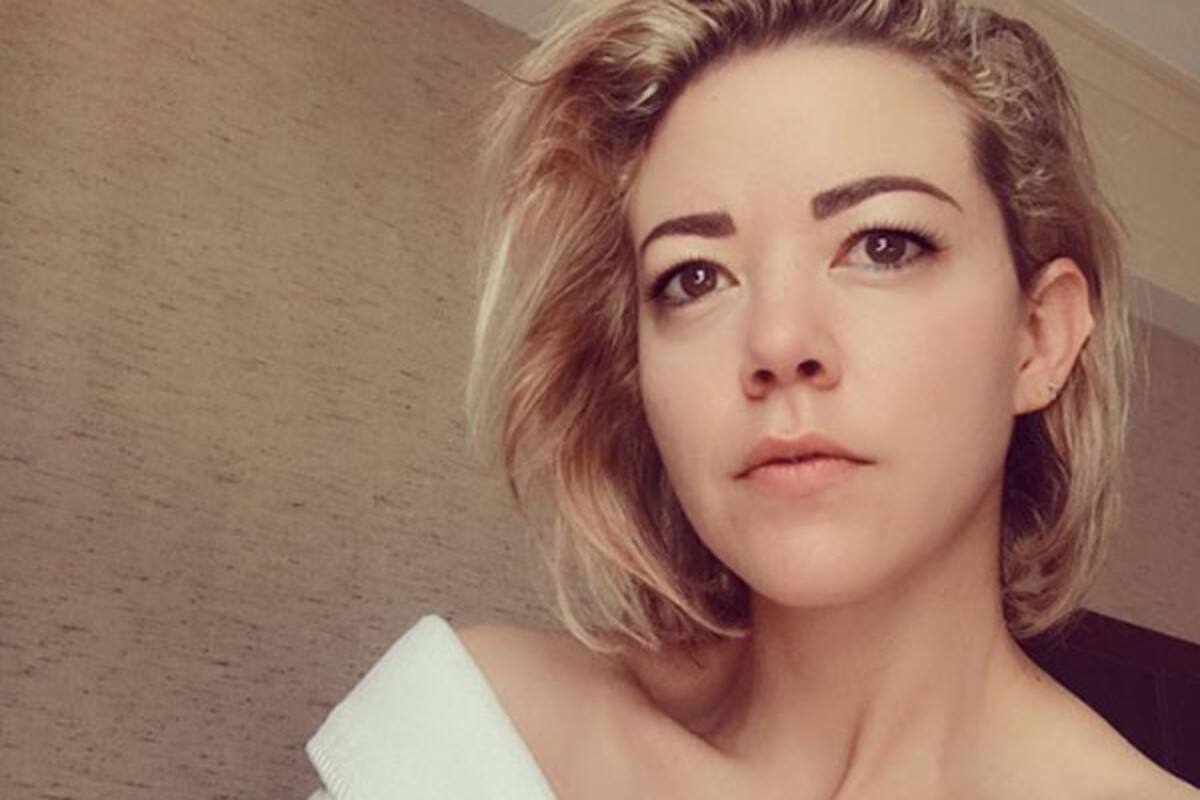 Provoca Fernanda Castillo halagos al posar en bikini