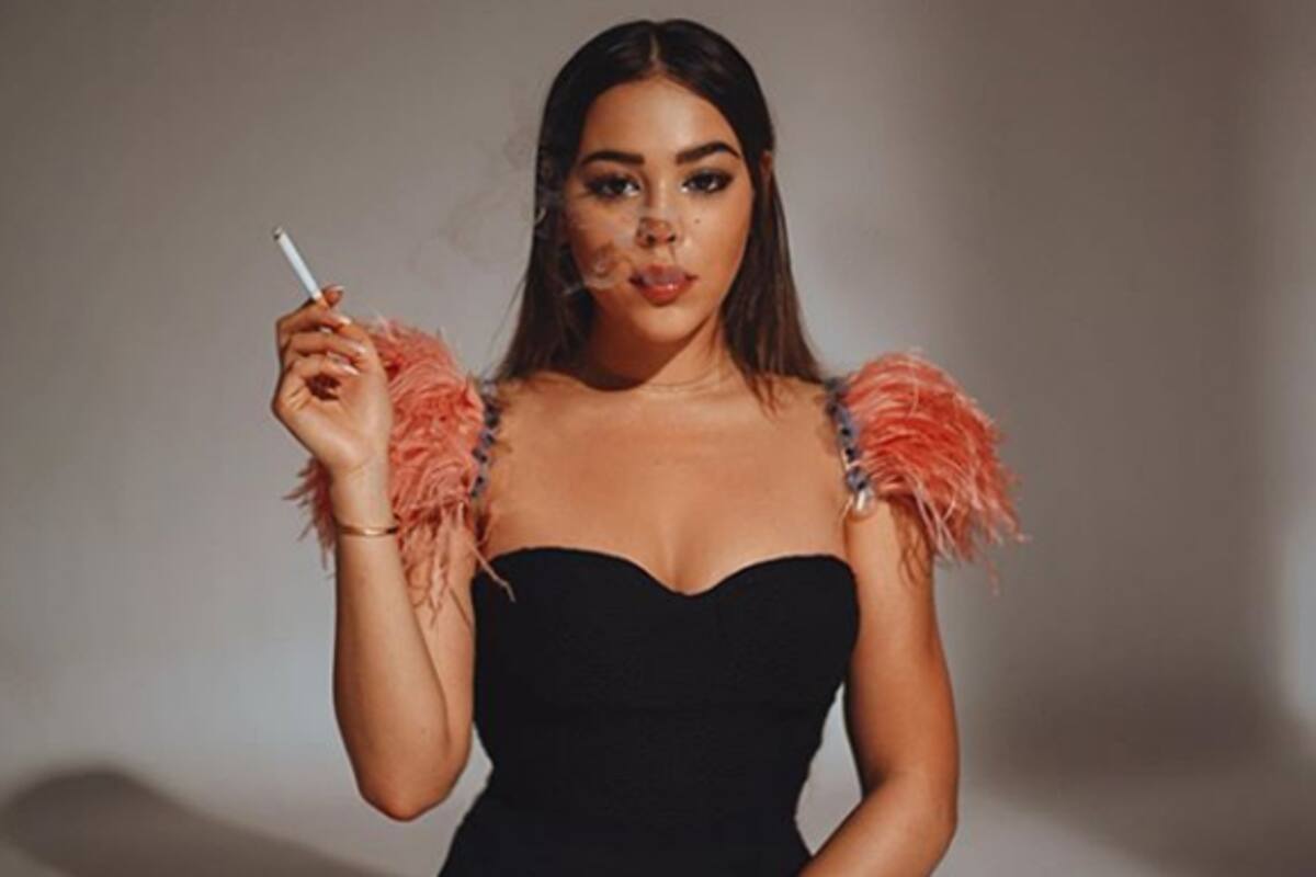 Regala Danna Paola a sus fans un coqueto beso