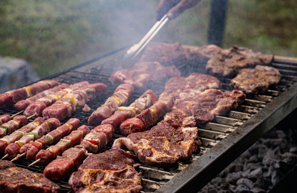 Para qué sirve poner bicarbonato al fuego de la carnita asada | Foto: Especial (canva)