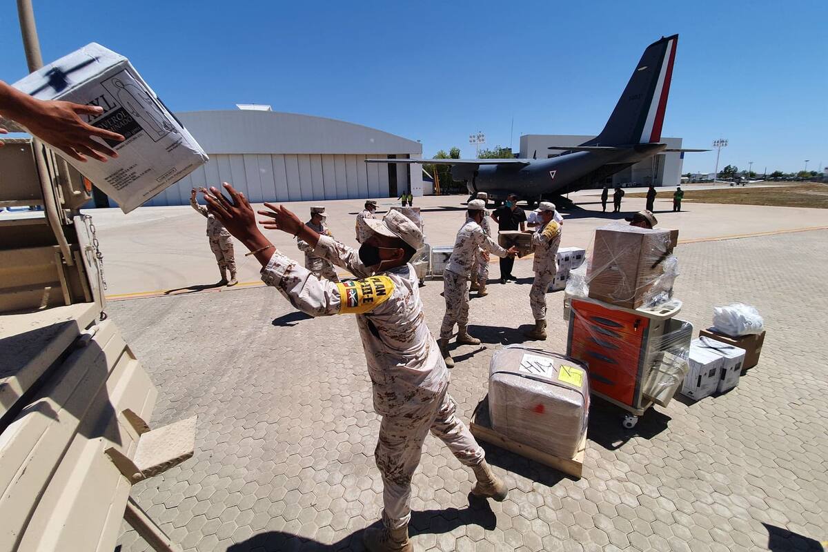 Llegan insumos contra Covid-19 a Base Aérea Militar en Hermosillo