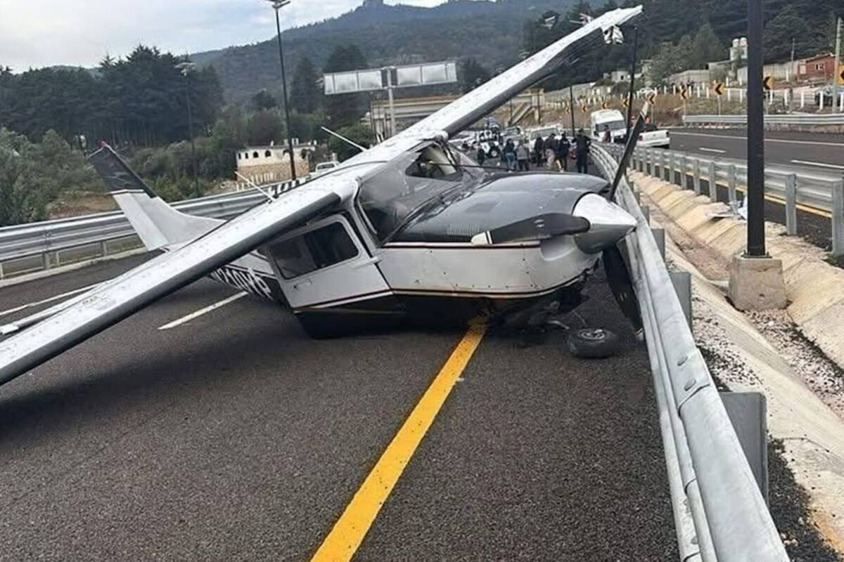 Aeronave realiza aterrizaje de emergencia carretera de Hidalgo por falla en motores