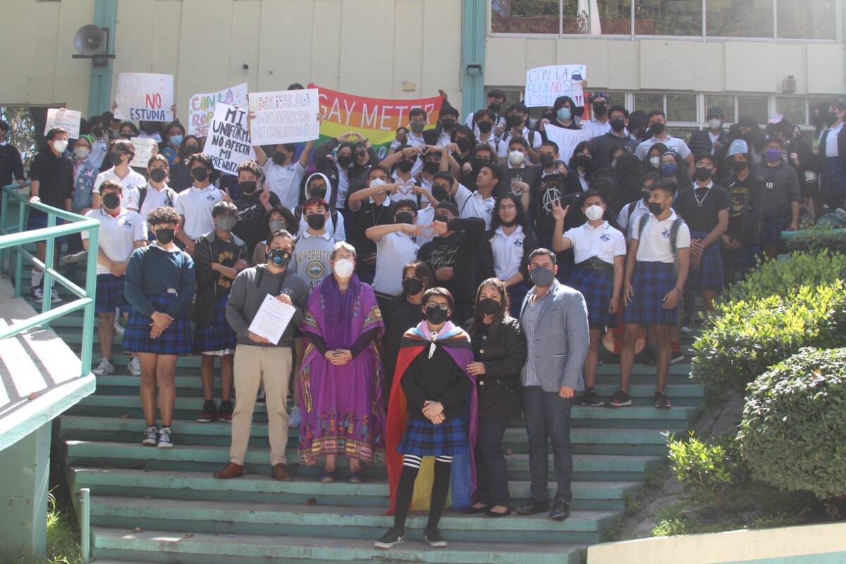 Estudiantes desean usar falda en escuela de Tijuana