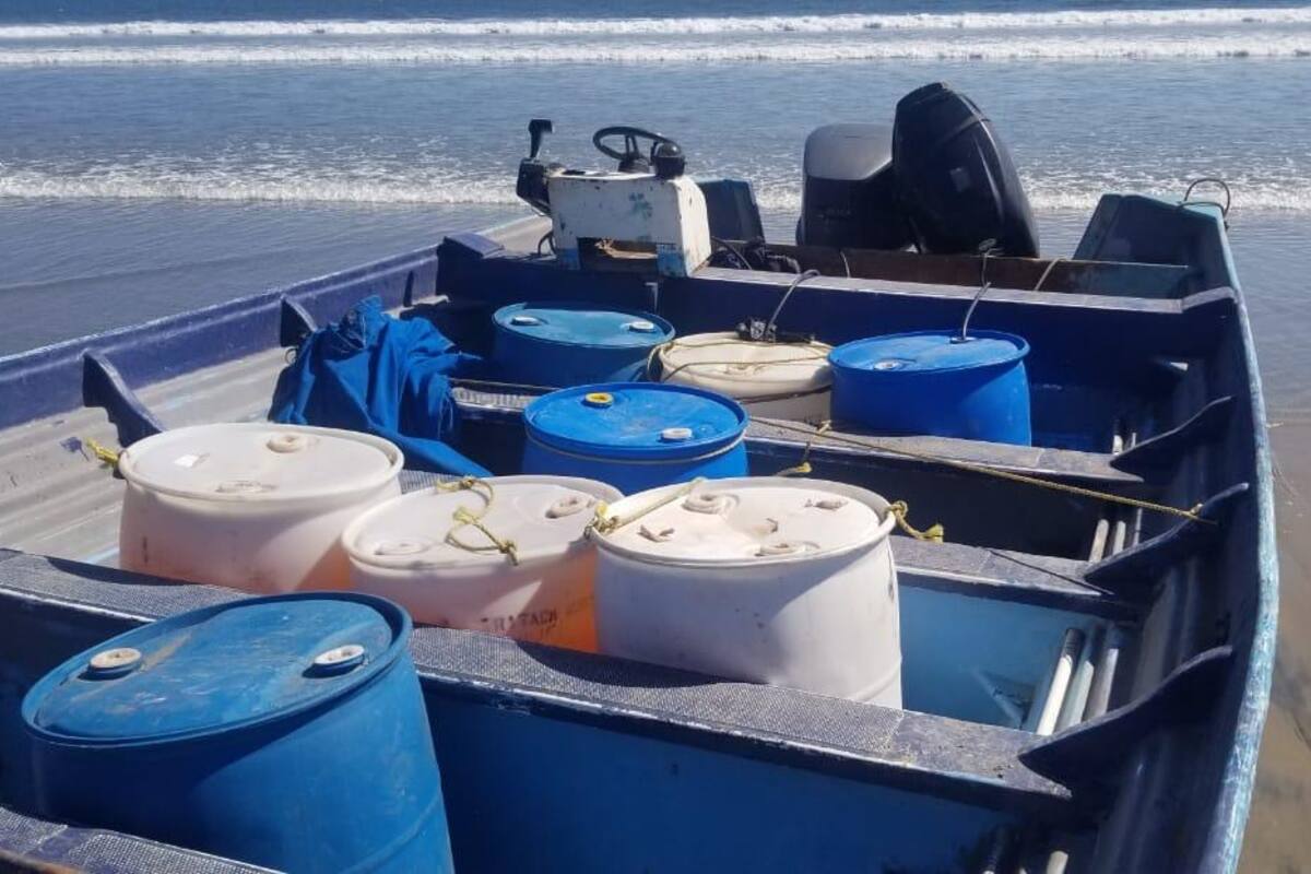 Decomisan embarcación con más de mil litros de combustible en Ensenada