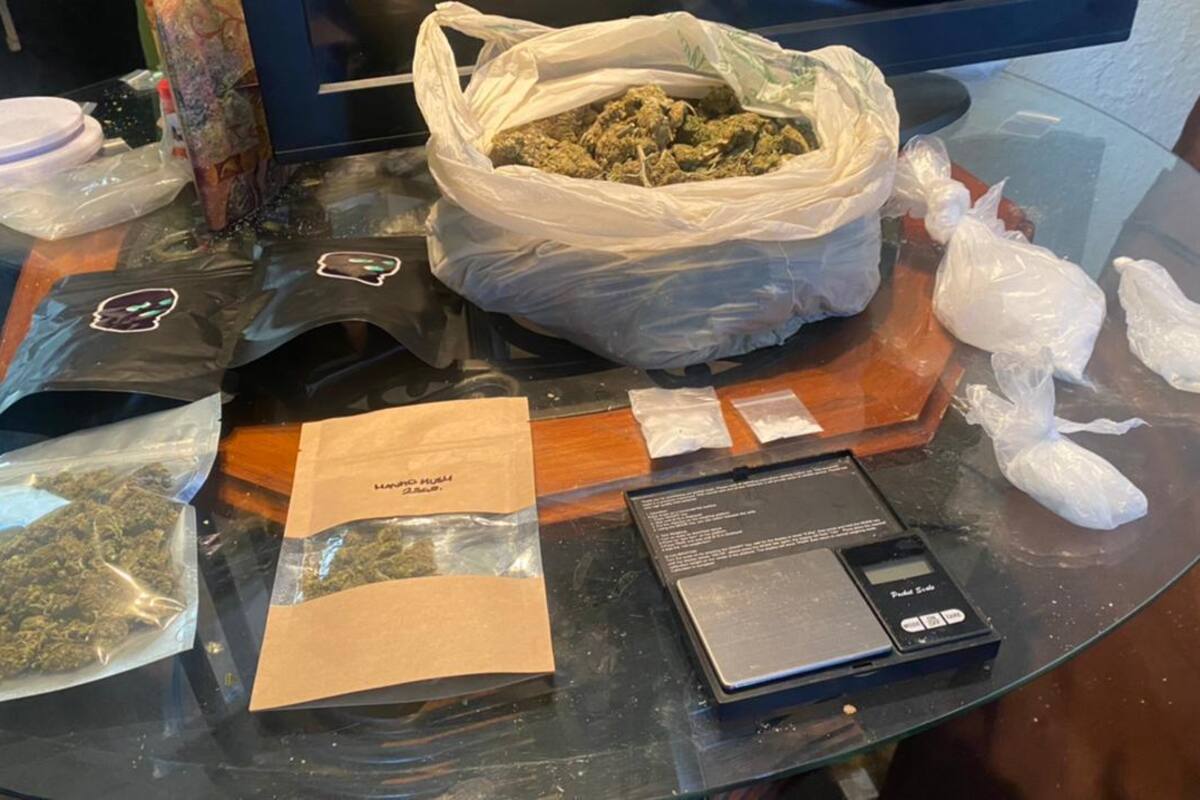 Asegura FGE droga y detienen a su sujeto durante cateo