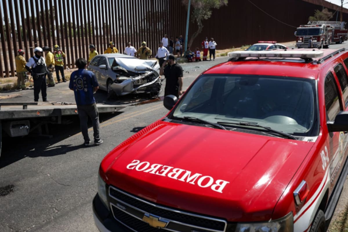 Conductor pierde el control y provoca choque múltiple con carros que hacían fila para cruzar a Calexico en la Garita Centro