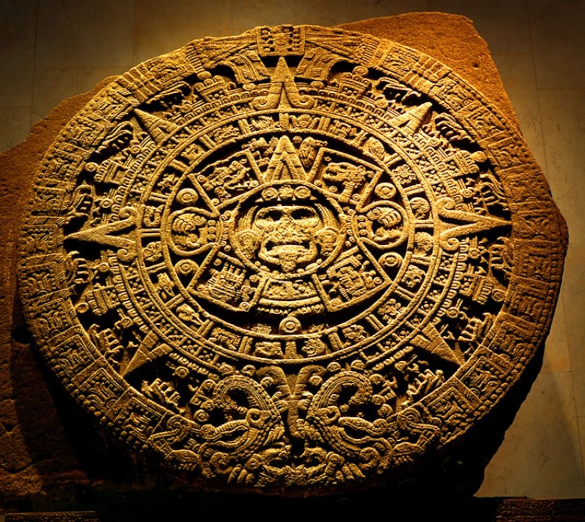 La "Piedra del Sol" con el calendario azteca.