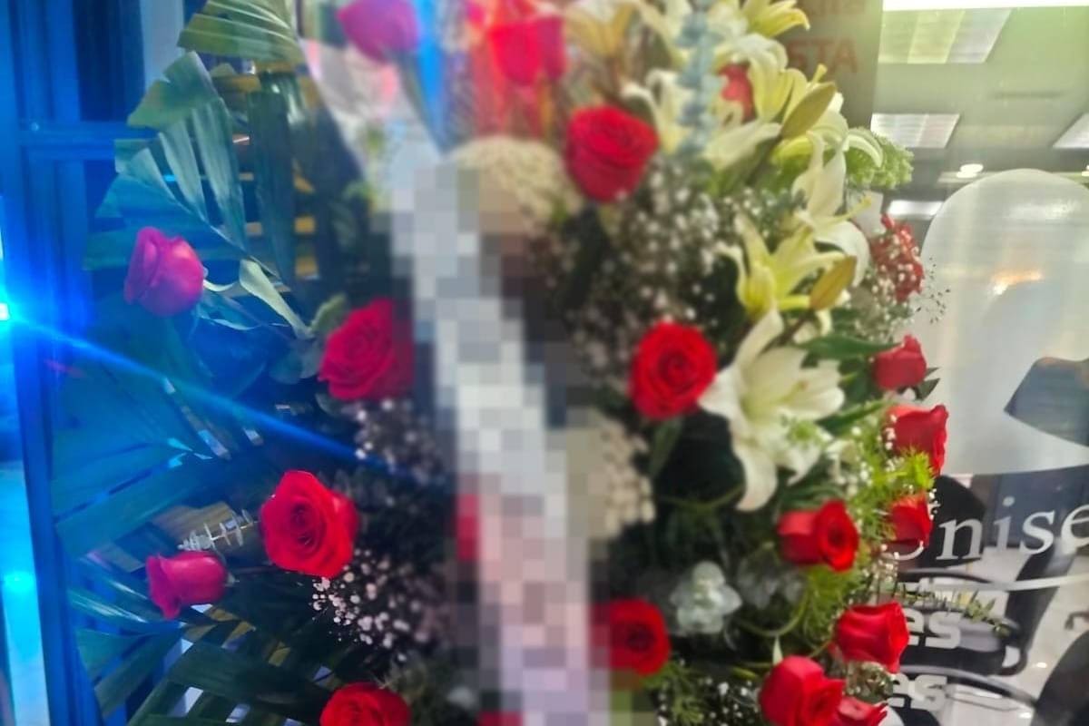 Denuncian caso de amenazas tras envío de coronas fúnebres