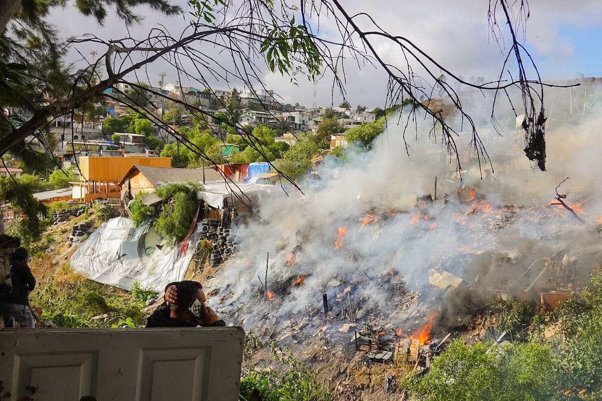 Incendio en colonia Del Río parte Baja