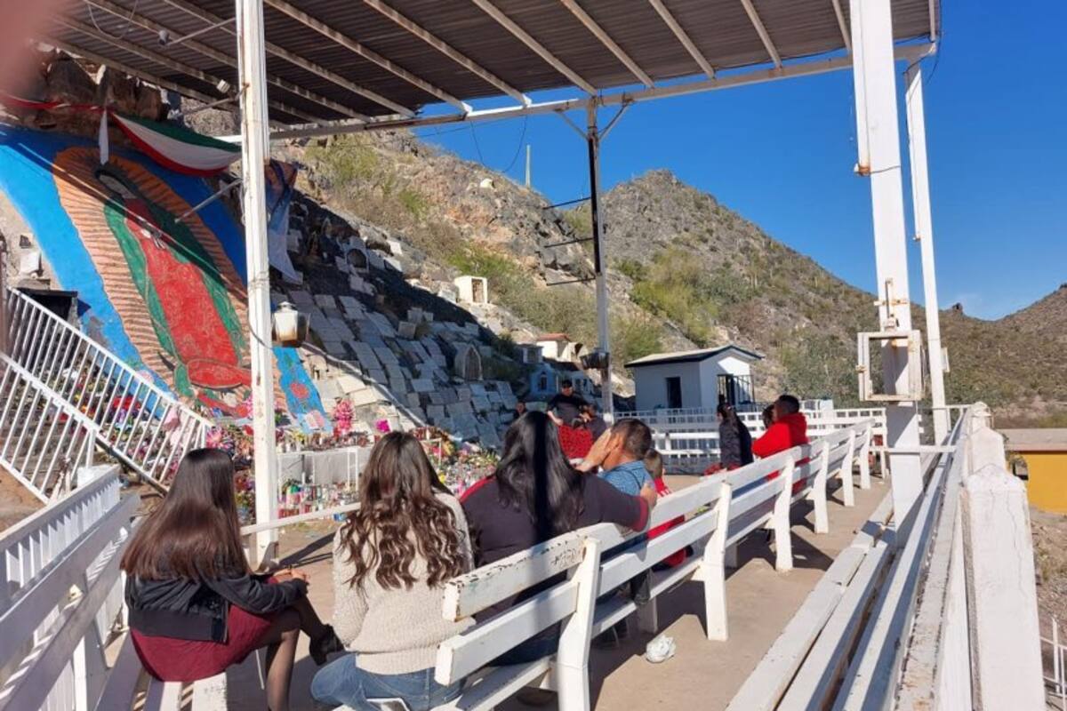Acuden a agradecer como cada Navidad al Cerrito de la Virgen en Caborca