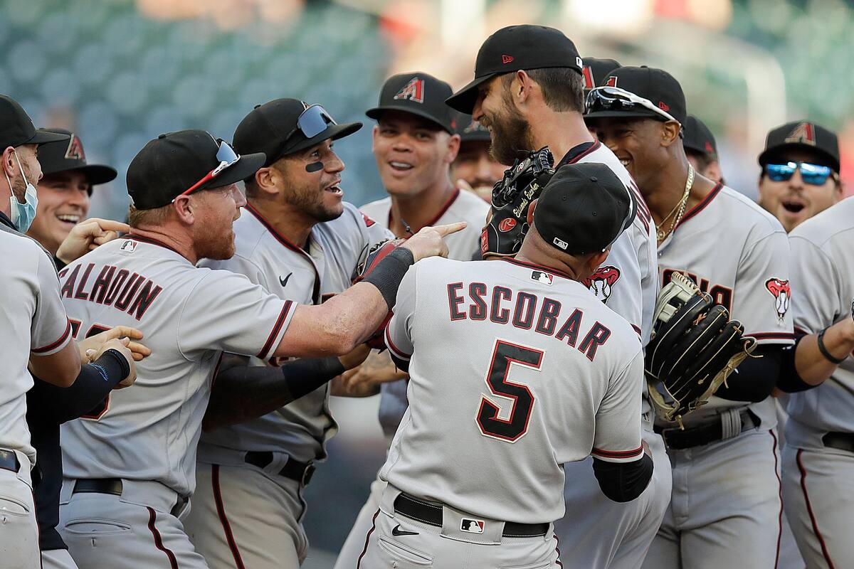 Madison Bumgarner lanza juego sin hit ni carrera, pero MLB no se lo cuenta