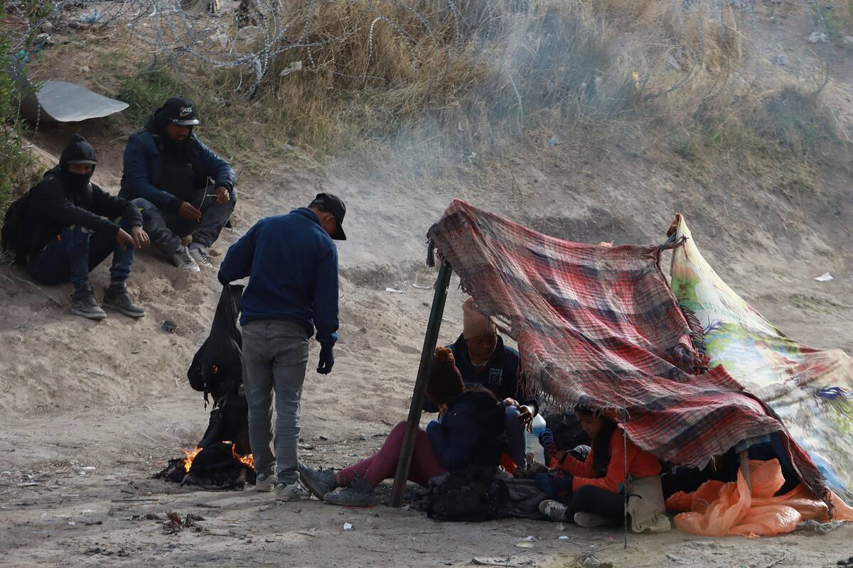 Migrantes acampan en frontera con EU tras incertidumbre por Ley SB4