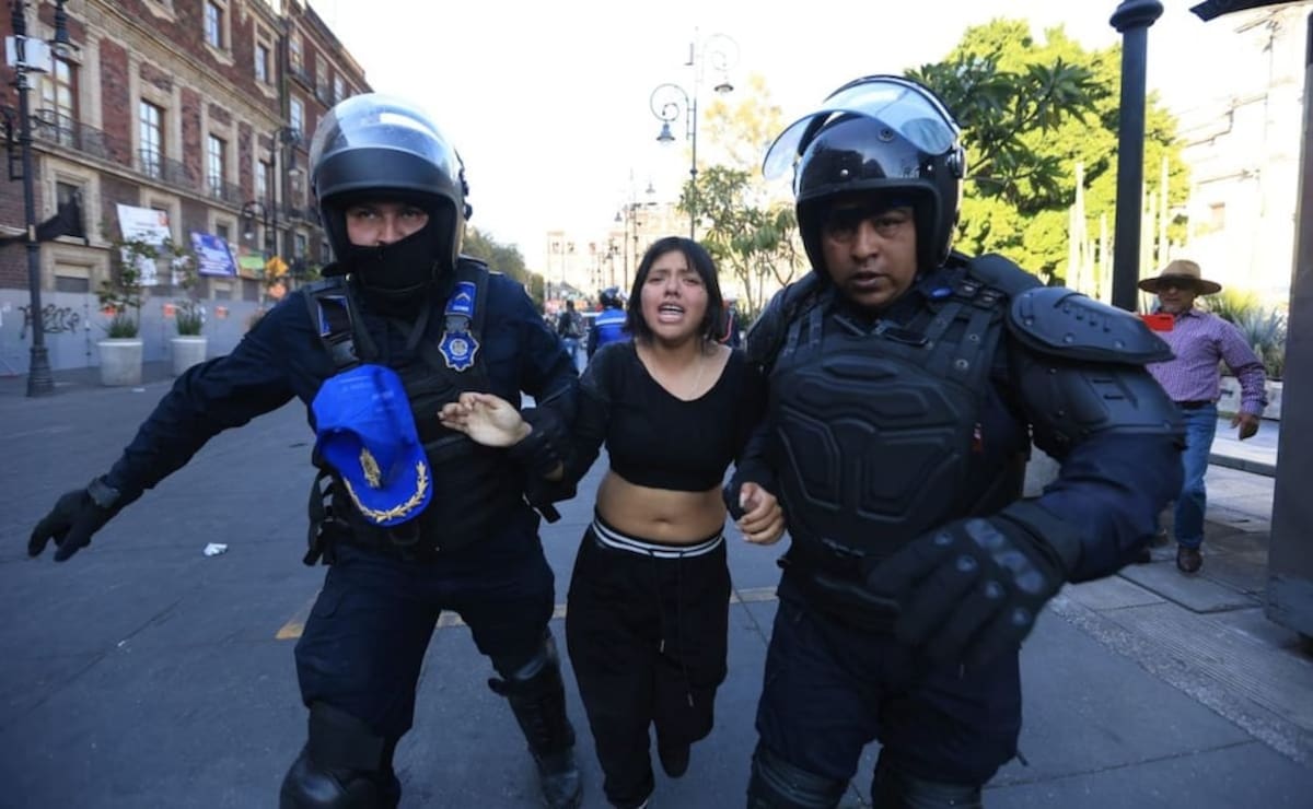Hubo múltiples detenciones tras hechos en la Manifestación impulsada por la Generación Z el 15 de noviembre del 2025. | Crédito: El Universal/Francisco Rodrígue