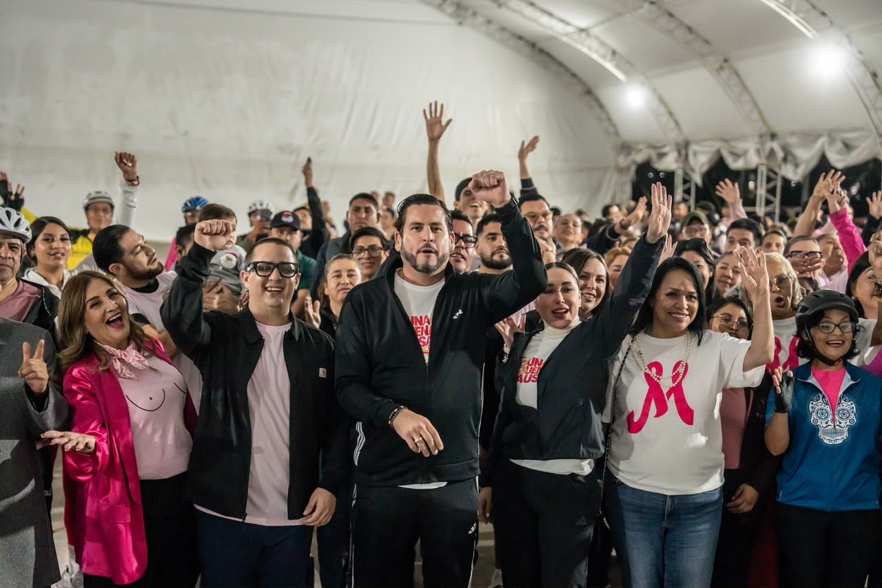 Autoridades municipales y representantes de asociaciones ciclistas inauguraron la primera Caminata y Rodada Rosa en Tijuana, una iniciativa que vinculó la movilidad activa con la promoción de la salud y la prevención del cáncer de mama. Foto: Cortesía Border Zoom