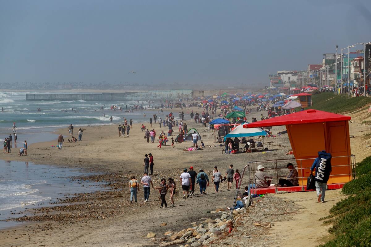 Contaminación de playas de Tijuana también afecta a los salvavidas