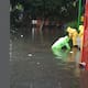 Entre agua, lodo y otros con pérdidas totales, amanecen en Iztapalapa tras fuertes lluvias