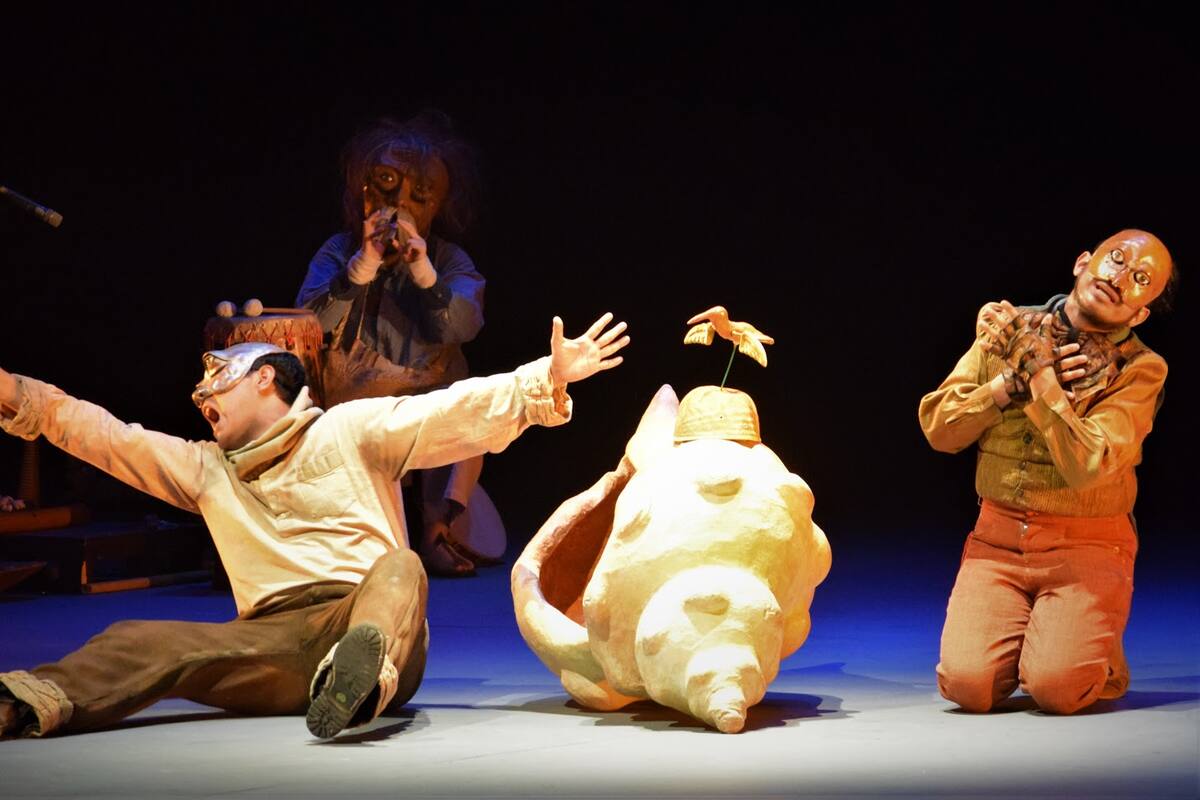 Presentó el Cecut “Caracol y Colibrí”, obra de teatro cuyo vestuario diseñó Francisco Toledo