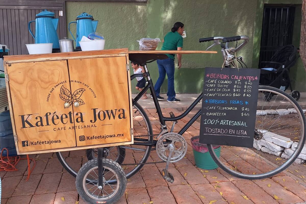 Navojoa: Paola lleva en su bicicleta la ‘receta de la abuela’