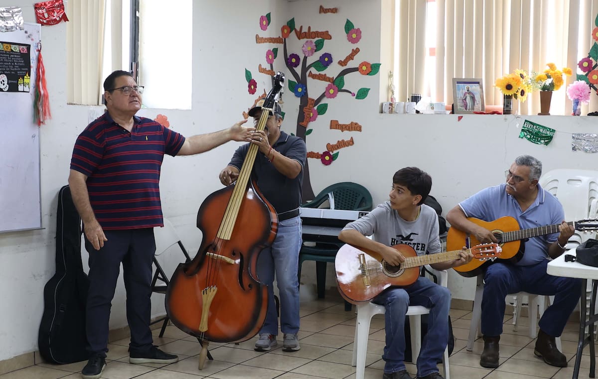 Durante las primeras sesiones, los asistentes comenzaron a estudiar valores musicales, solfeo, métrica y cuadratura.