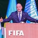 Los vuelos privados de Gianni Infantino entre México, Estados Unidos y Canadá durante el Mundial 2026 reactivaron las críticas por la huella de carbono de la FIFA, con un cálculo de hasta 500 toneladas de CO₂ solo por el avión del presidente