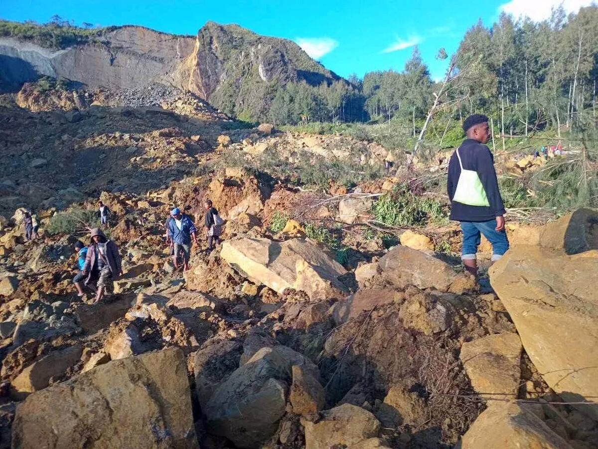 Según los informes, un deslizamiento de tierra mató a unas 100 personas en una aldea remota del norte de Papúa Nueva Guinea. | AP