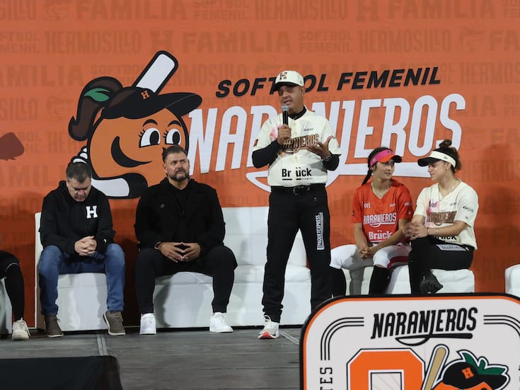 Cesan Naranjeros Femenil a manager Rolando Torres