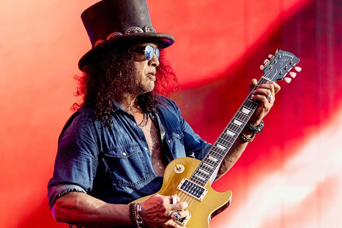 Slash regresa con terror y guitarra