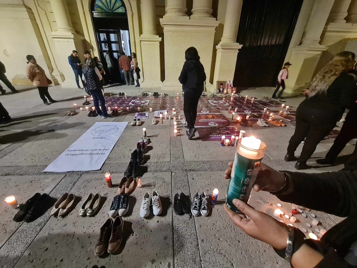 En la Jornada de Luto Nacional por Teuchtitlán fue convocada por el Colectivo Luz de Esperanza tras el hallazgo de un presunto campo de exterminio en el Rancho Izaguirre, ubicado en Teuchtitlán, Jalisco.
Foto: Gamaliel González.